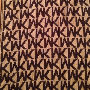 MK scarf