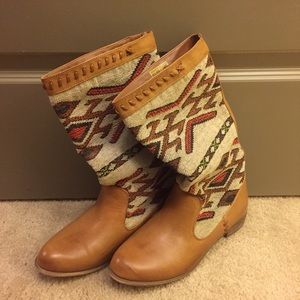 Unworn Nava leather Aztec boots. Size 9.