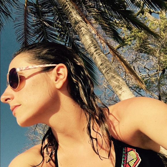 Meet your Posher, Lindsey - Picture 2 of 2