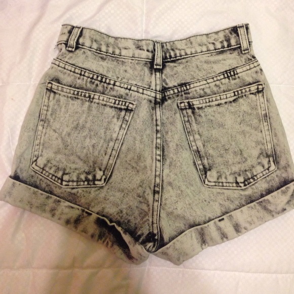 Acid Wash High-Waist Jean Cuff shorts - Picture 2 of 2