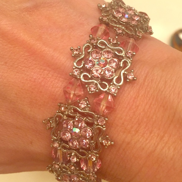Flower pink rhinestone stretchy bracelet