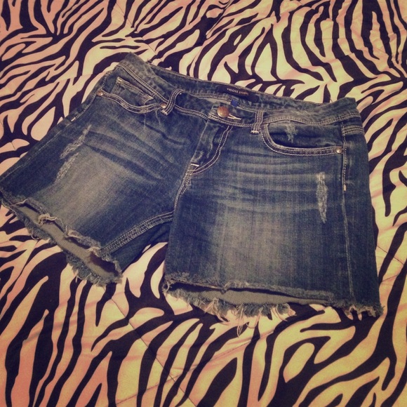 Cutoff shorts