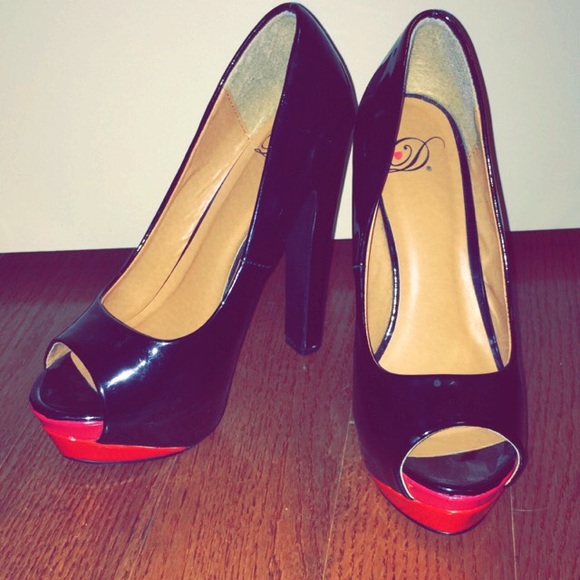 Heels - Picture 4 of 4