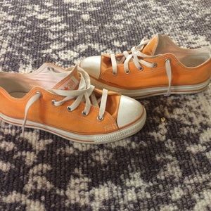 ORANGE/ CORAL Converse