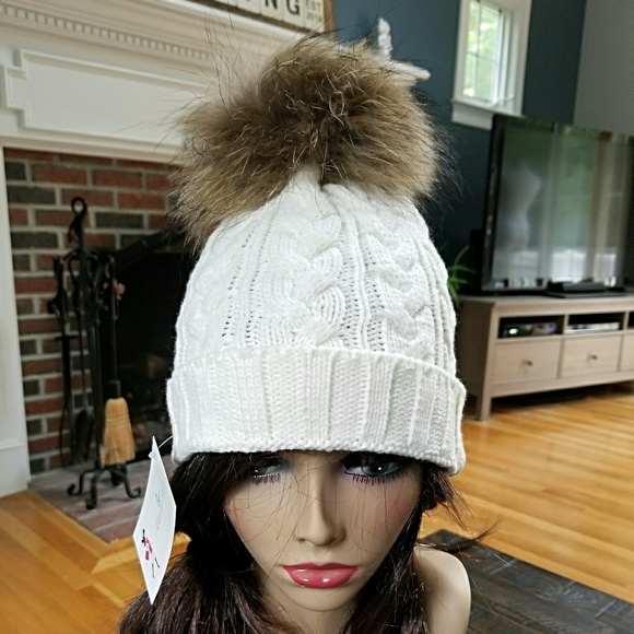 SALE🥳LAST ONE💜5🌟White CableKnit Hat Pompom - Picture 2 of 4