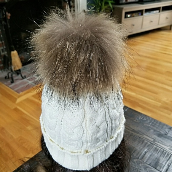 SALE🥳LAST ONE💜5🌟White CableKnit Hat Pompom - Picture 3 of 4