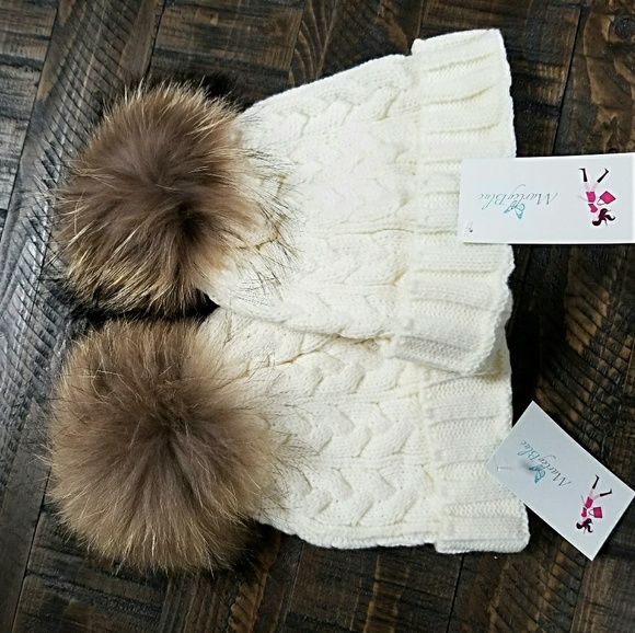 SALE🥳LAST ONE💜5🌟White CableKnit Hat Pompom - Picture 4 of 4