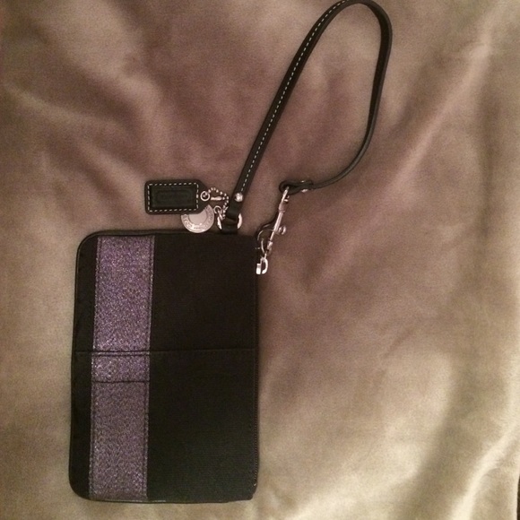 %100 authentic Coach wristlet - Picture 1 of 3