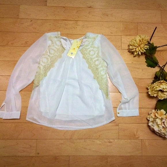 Must go! Make offers! NWT chiffon blouse