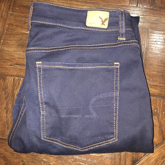 AMERICAN EAGLE HIGH-RISE JEGGING