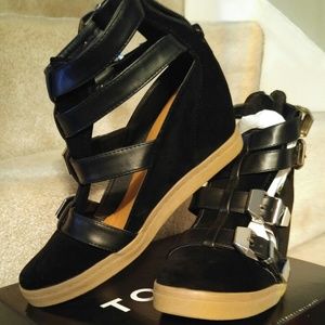 Torride wedge booties