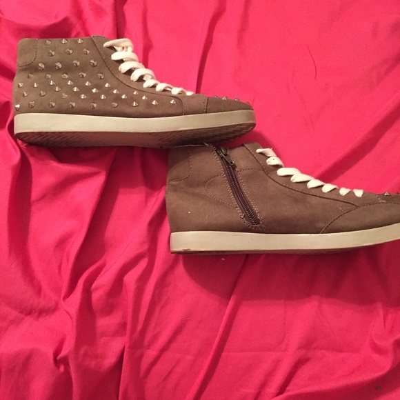 Studded shoes