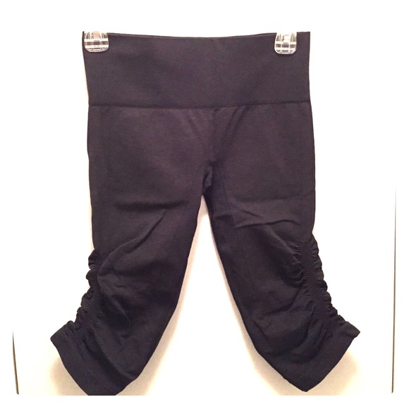 Lululemon "In The Flow Crop II"