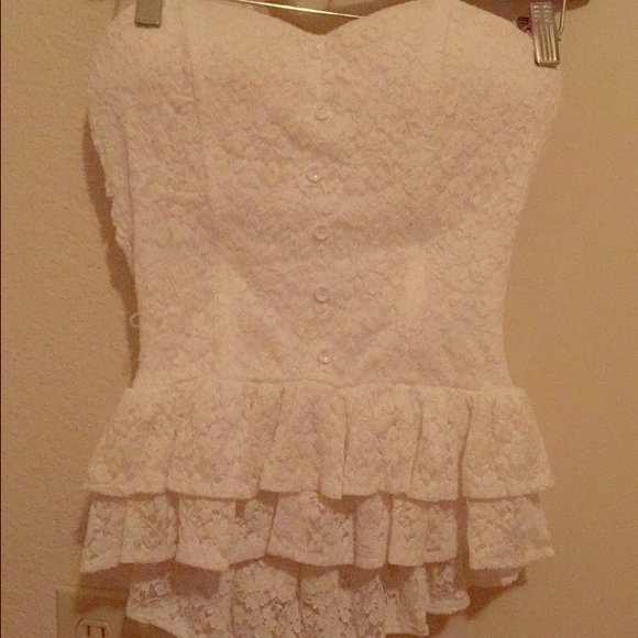 Small white padded strapless shirt