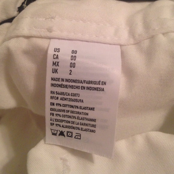 Short shorts! - Picture 4 of 4