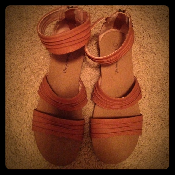 New Bearpaw Wedges