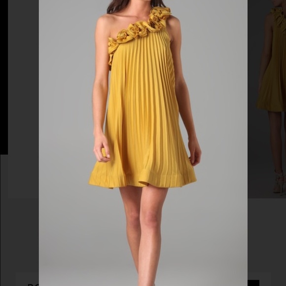 ☀️BCBG Yellow Sunburst Dress🎗