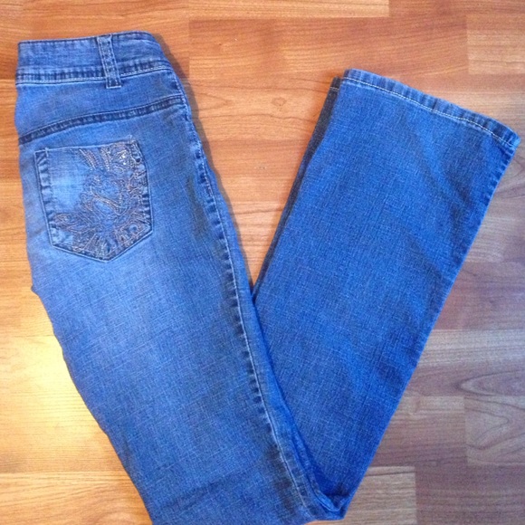 LEI  size 1 flare leg jeans with embroidery pocket - Picture 1 of 4