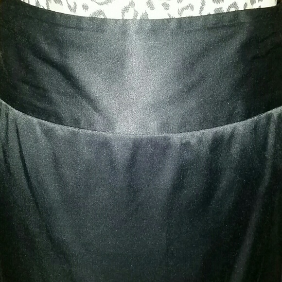 ❎❎SOLD ❎❎Black Pencil Skirt - Picture 3 of 4