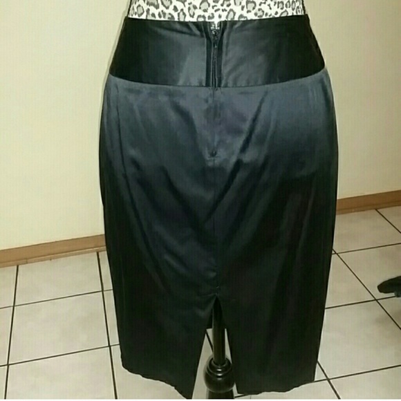 ❎❎SOLD ❎❎Black Pencil Skirt - Picture 2 of 4