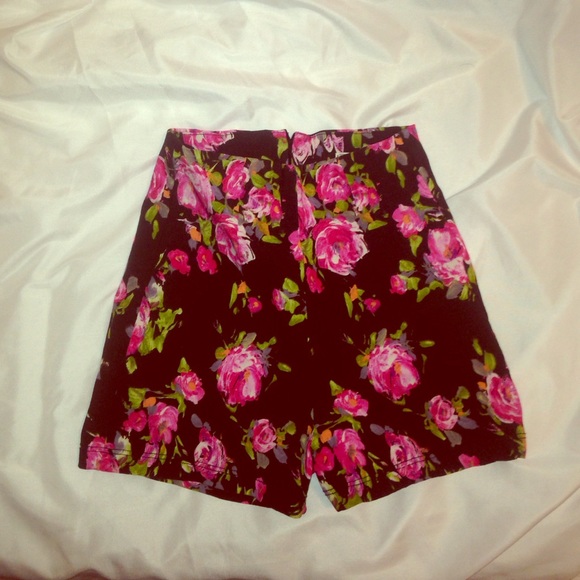 High wasted floral shorts - Picture 1 of 3