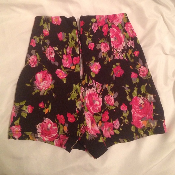 High wasted floral shorts - Picture 3 of 3