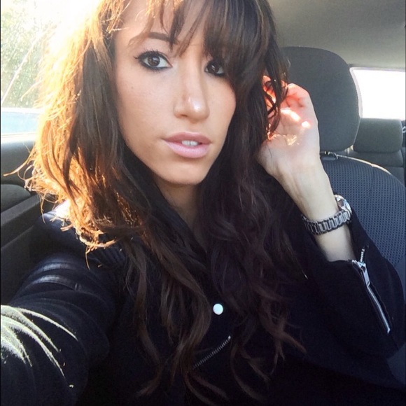 Meet your Posher, Emily - Picture 2 of 4