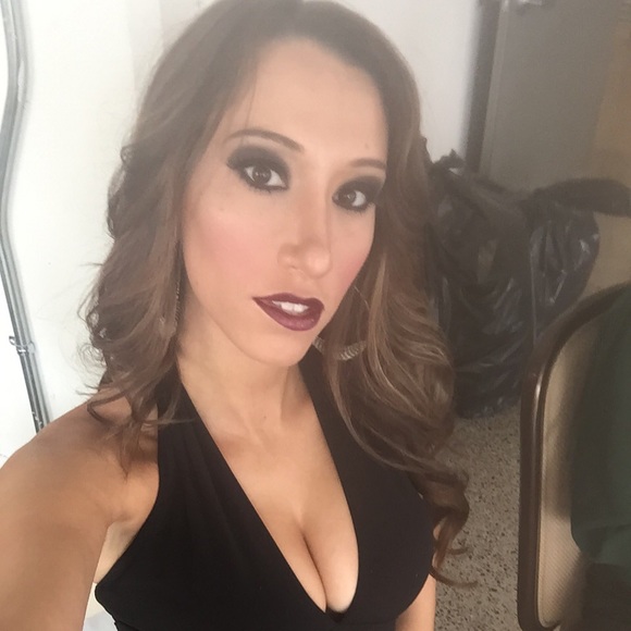 Meet your Posher, Emily - Picture 3 of 4