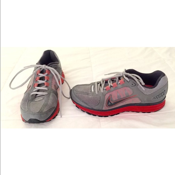 Women's Nike Zoom Vomero+ 7 size 9