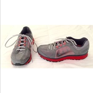 Women's Nike Zoom Vomero+ 7 size 9