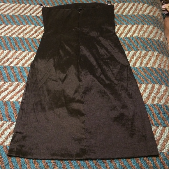 Snap medium size fitted lil black dress. - Picture 3 of 3