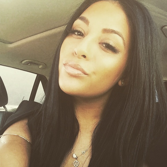 Meet your Posher, Danielle