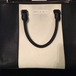 Black and white Michael Kors tote