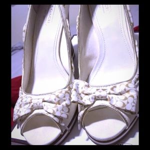 COACH OFF-WHITE DENIM & FAUX WOOD WEDGE SIZE 11