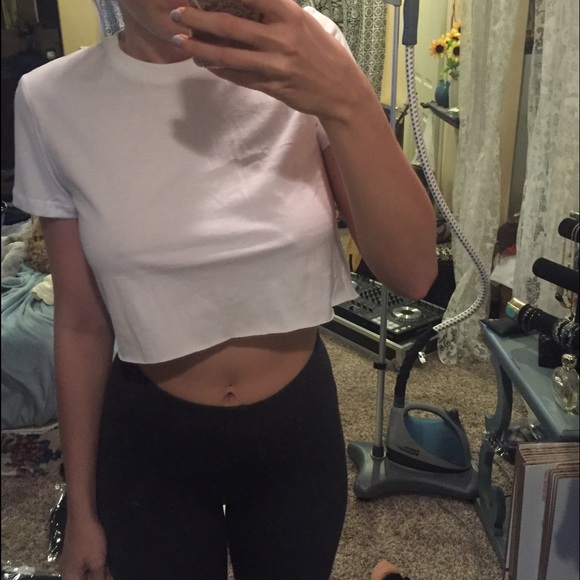 LAST 1! Short Sleeve Crop T-Shirt - Picture 4 of 4