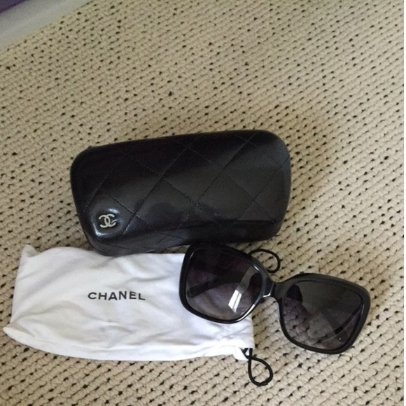 Sold ❌‼️Beautiful like-new Chanel sunglasses