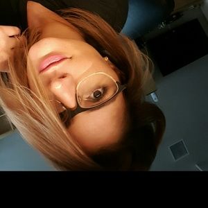 Meet your Posher, Yisel