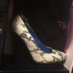White snake print heels