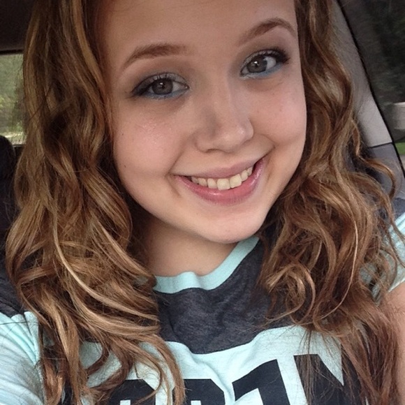 Meet your posh! Gabriella Brooke :) - Picture 2 of 3