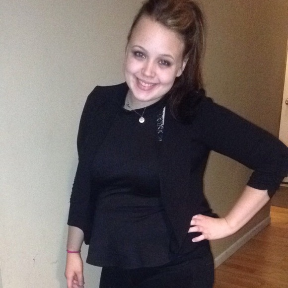 Meet your posh! Gabriella Brooke :) - Picture 3 of 3