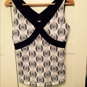 Lululemon pattern workout top