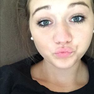 Meet your Posher, Estee