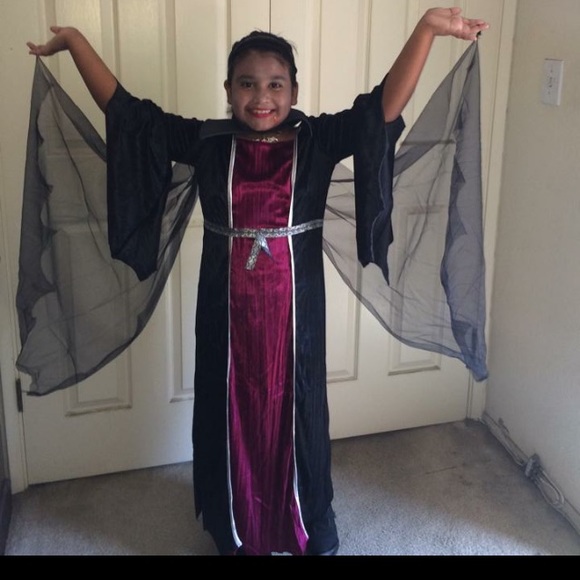 VAMPIRE GIRL HALLOWEEN COSTUME
