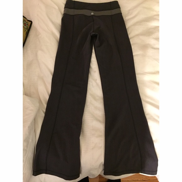 Size 2Lulu lemon gray yoga pants. Never been worn!