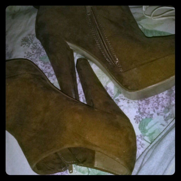 Brown zip up ankle boots