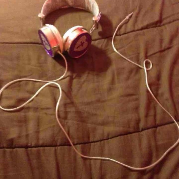 Head phones (crosses)