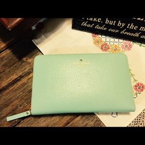 BNWT Kate Spade Travel Wallet - Robinsegg Blue