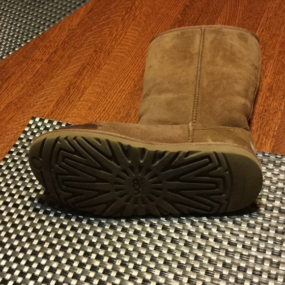 Tan uggs - Picture 3 of 4