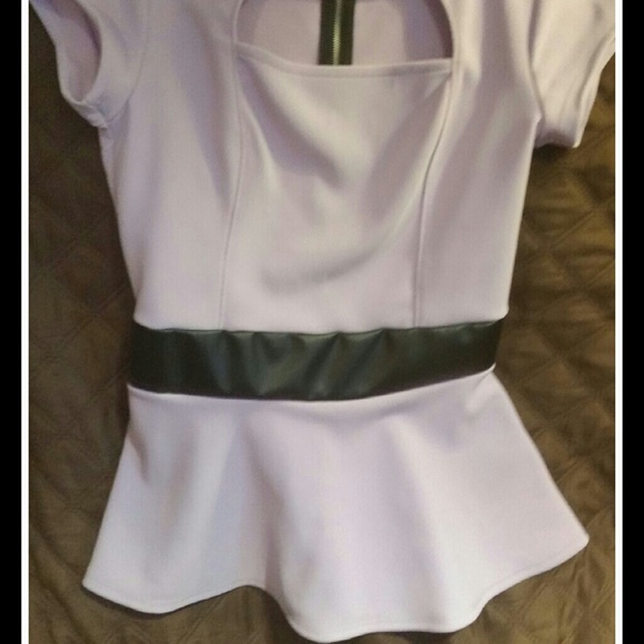 🎉"HOST PICK"🎉CHAROLETTE RUSSE LILAC TOP - Picture 3 of 4