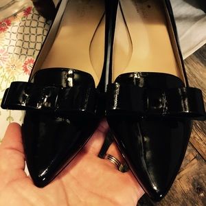 Kate Spade Black Patent & Gold w/Bow mini heel S10